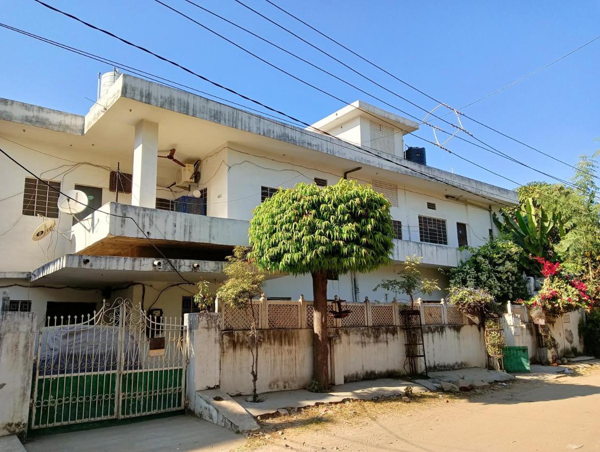 Nadya Homestay For Female & Family ジャイプール エクステリア 写真