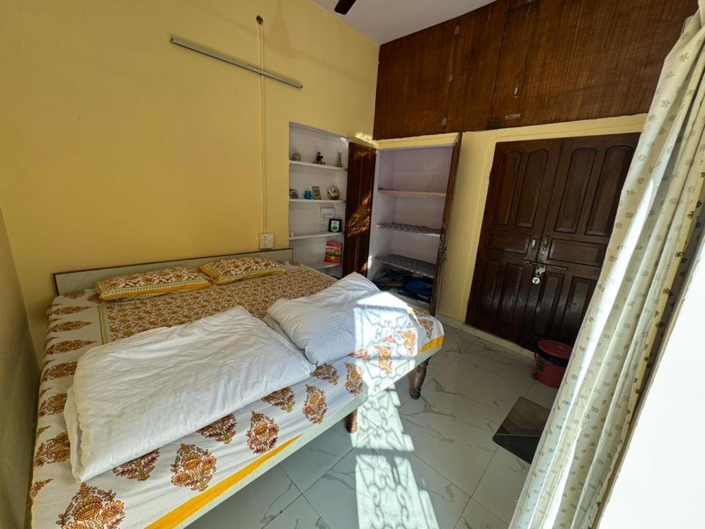 Nadya Homestay For Female & Family ジャイプール エクステリア 写真