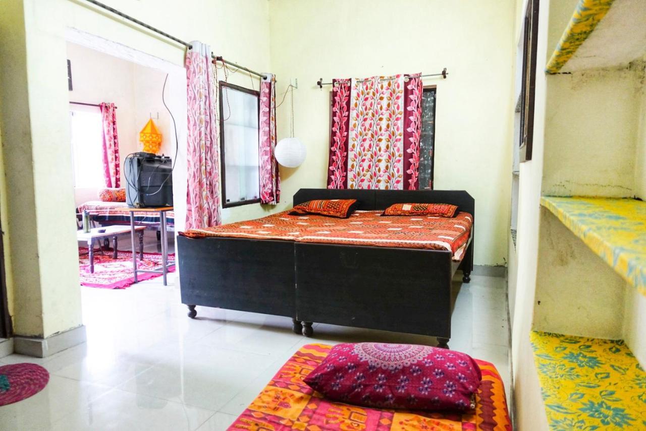 Nadya Homestay For Female & Family ジャイプール エクステリア 写真