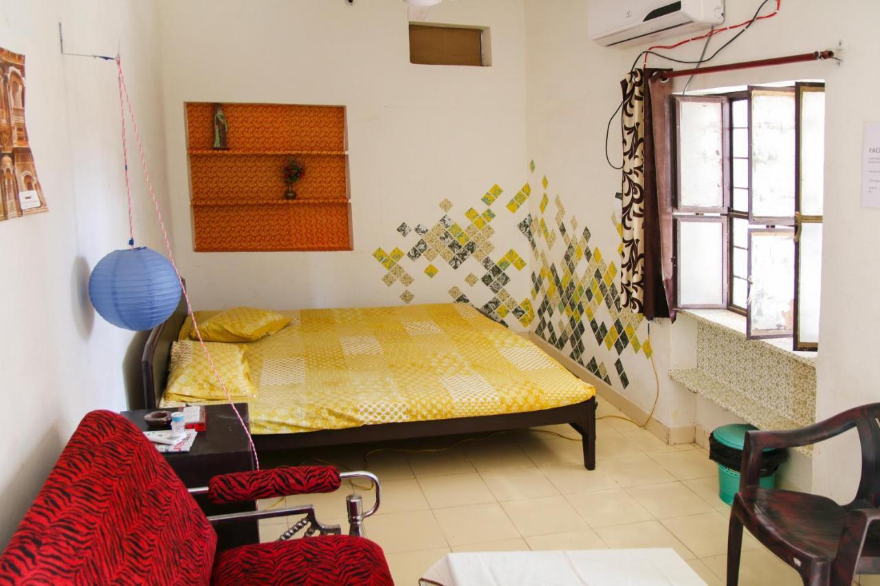 Nadya Homestay For Female & Family ジャイプール エクステリア 写真