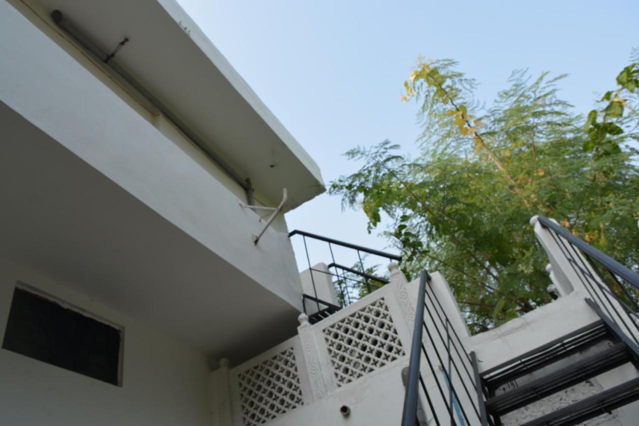 Nadya Homestay For Female & Family ジャイプール エクステリア 写真