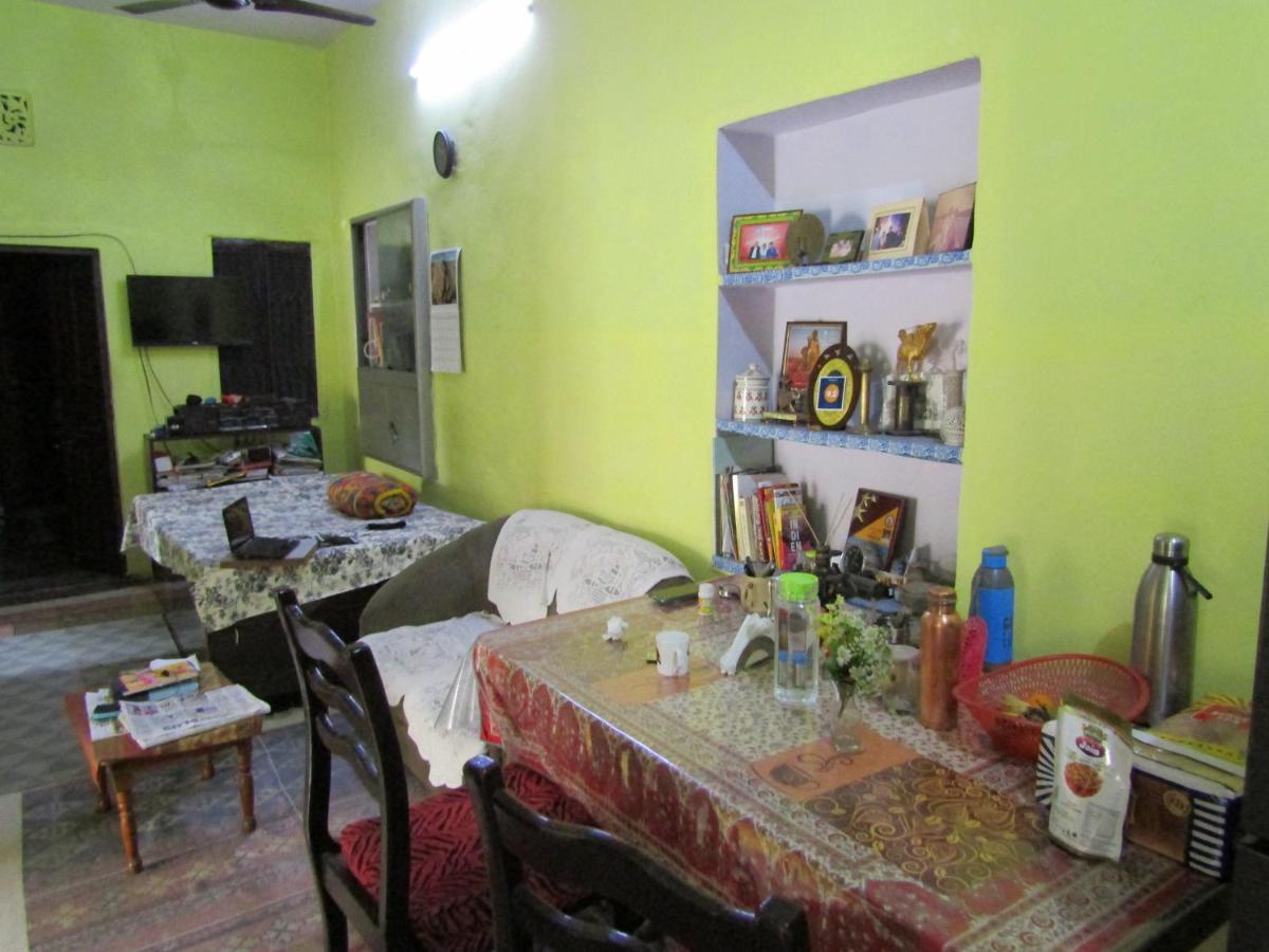 Nadya Homestay For Female & Family ジャイプール エクステリア 写真